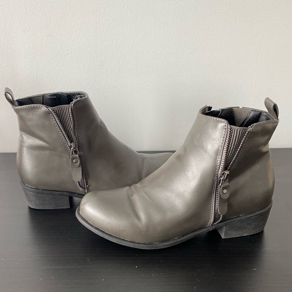 Grey Booties (7W) - Picture 2 of 3